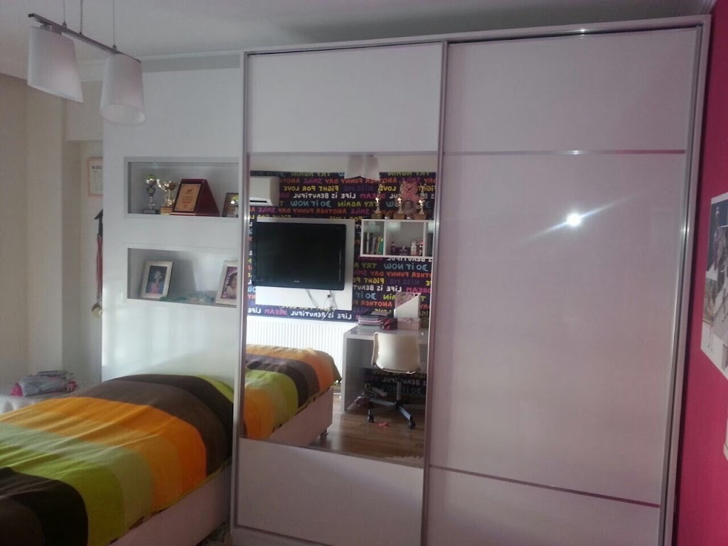 Kleiderschrank und Garderobe